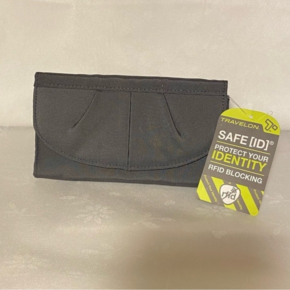 Travelon Safe ID Protect Your Identity RIFD Blocking Wallet Women’s New